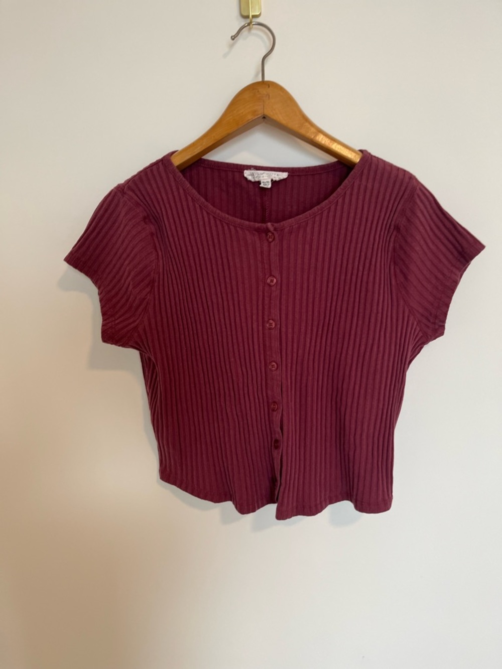 Ribbed Button-Front Cropped Top - Burgundy
